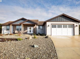 3135 Lincoln Ave SW, Bandon, OR 97411