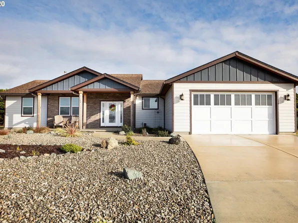 3135 Lincoln Ave SW, Bandon, OR 97411