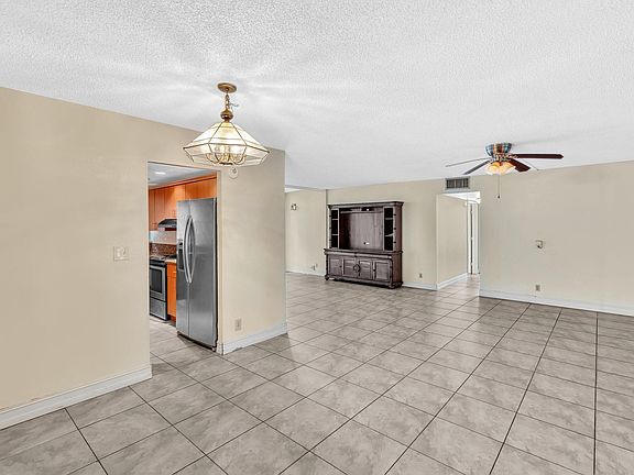 3rd image of 922 NE 199th Street #1E