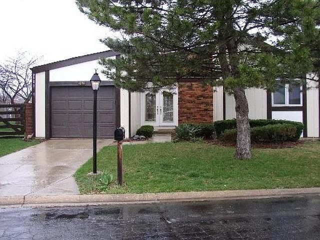 1st image of 1030 Park Crest Dr
