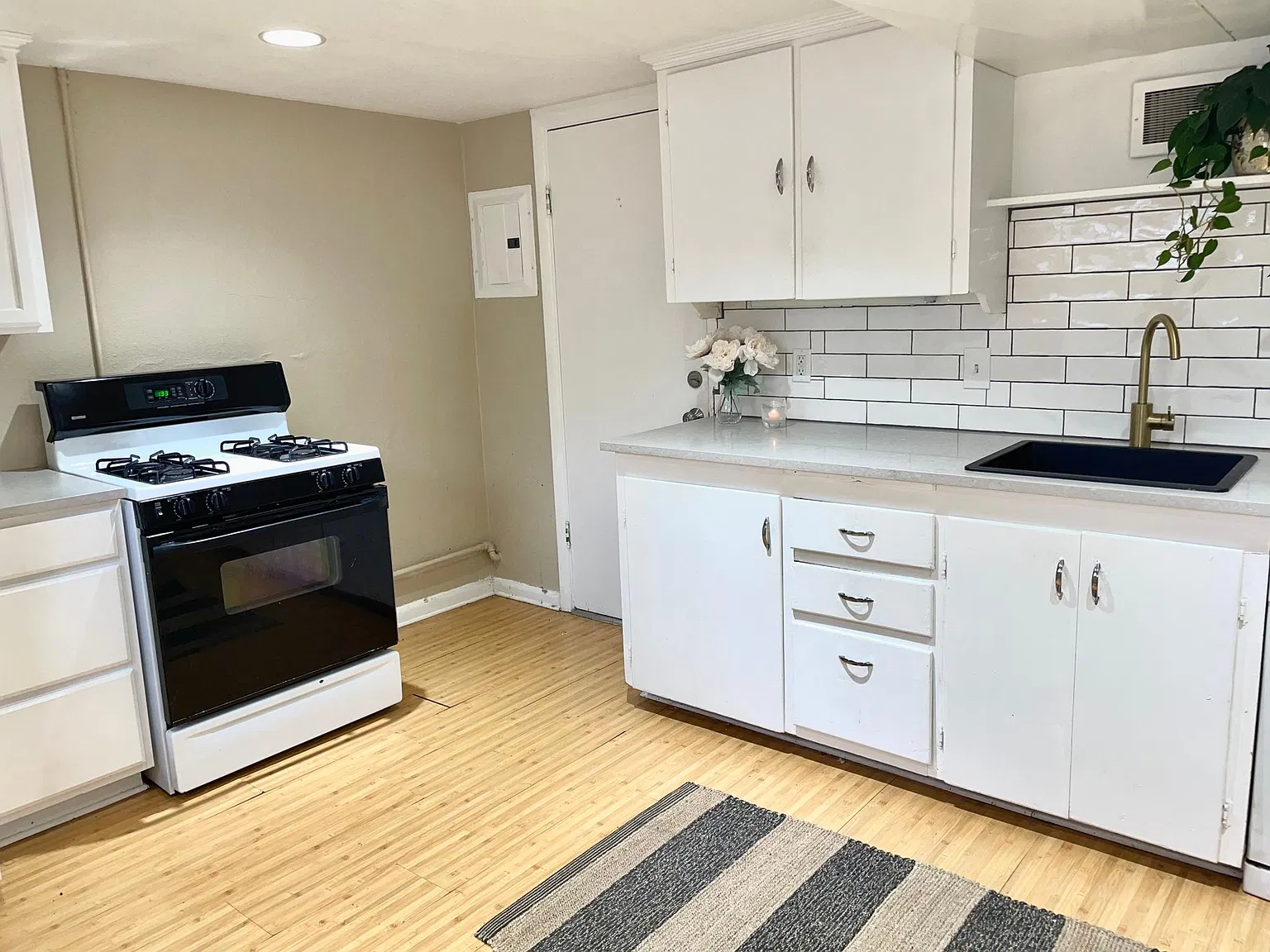 117 E Iliff Ave — Photo 3