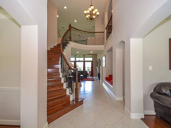 3rd image of 26510 Crescent Cove Ln