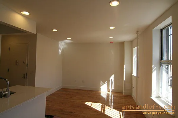 Rented by aptsandlofts.com | media 28