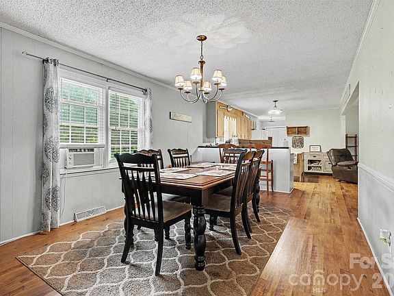 3rd image of 104 Terrace Dr