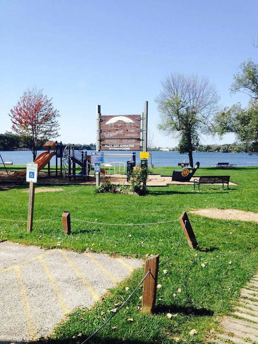 Gages Lake - 33617 N Evergreen Dr