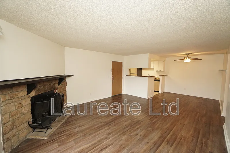 2 bed, 2.0 bath, 1000 sqft, $1,995 — Photo 3