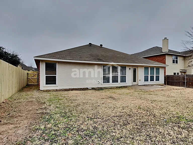 1041 Hidden Lake Dr — Photo 19