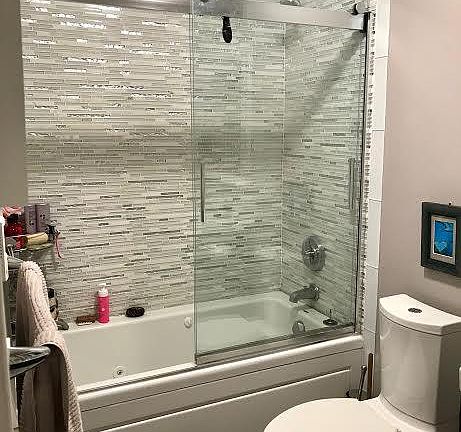 Amazing renovated bathroom! Heated tiles, jet bathtub.