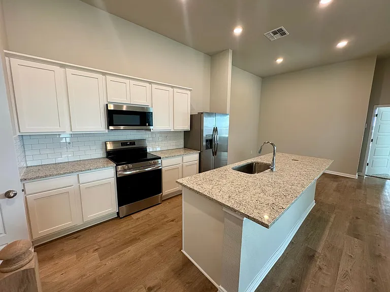 761 Staglin St #A — Photo 5