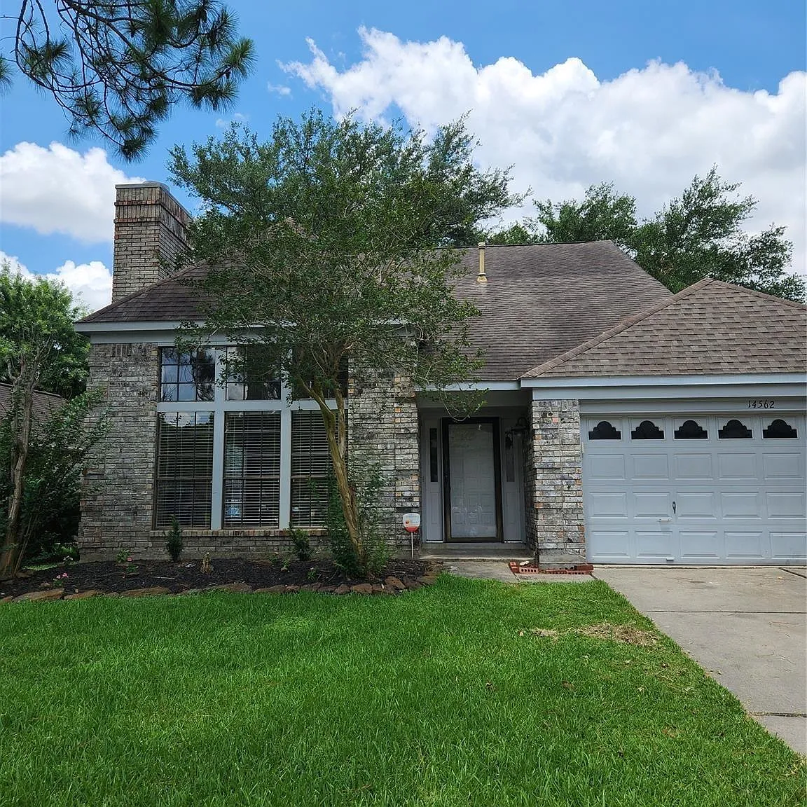 3 bed, 2.5 bath, 1743 sqft, $2,300 — Photo 1