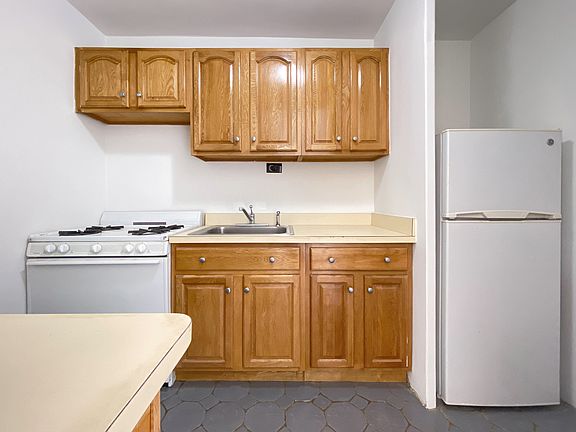 5th image of 333 E 30th St APT 7H