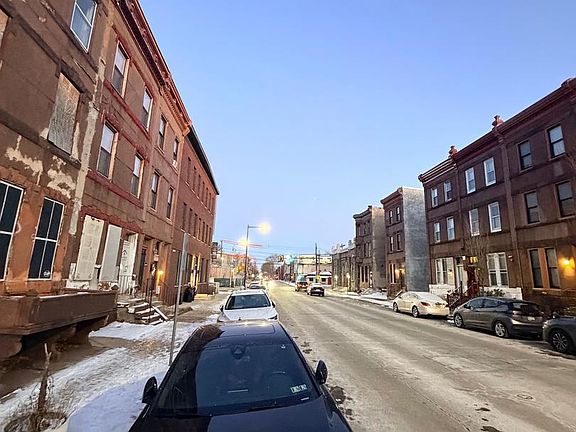 2nd image of 3021 W Diamond St