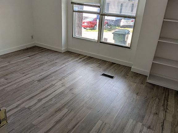 3rd image of 105 Wellington Dr