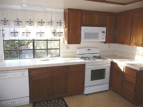 4th image of 2603 Captains Ave