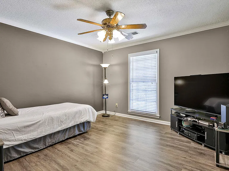 110 Hampton Woods Dr — Photo 22