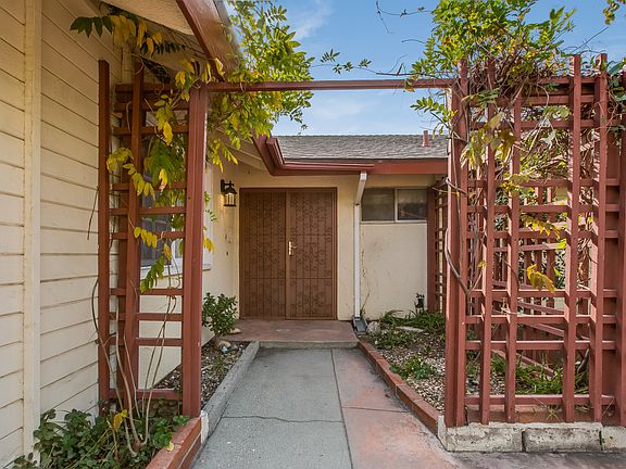 5th image of 716 W Hacienda Dr