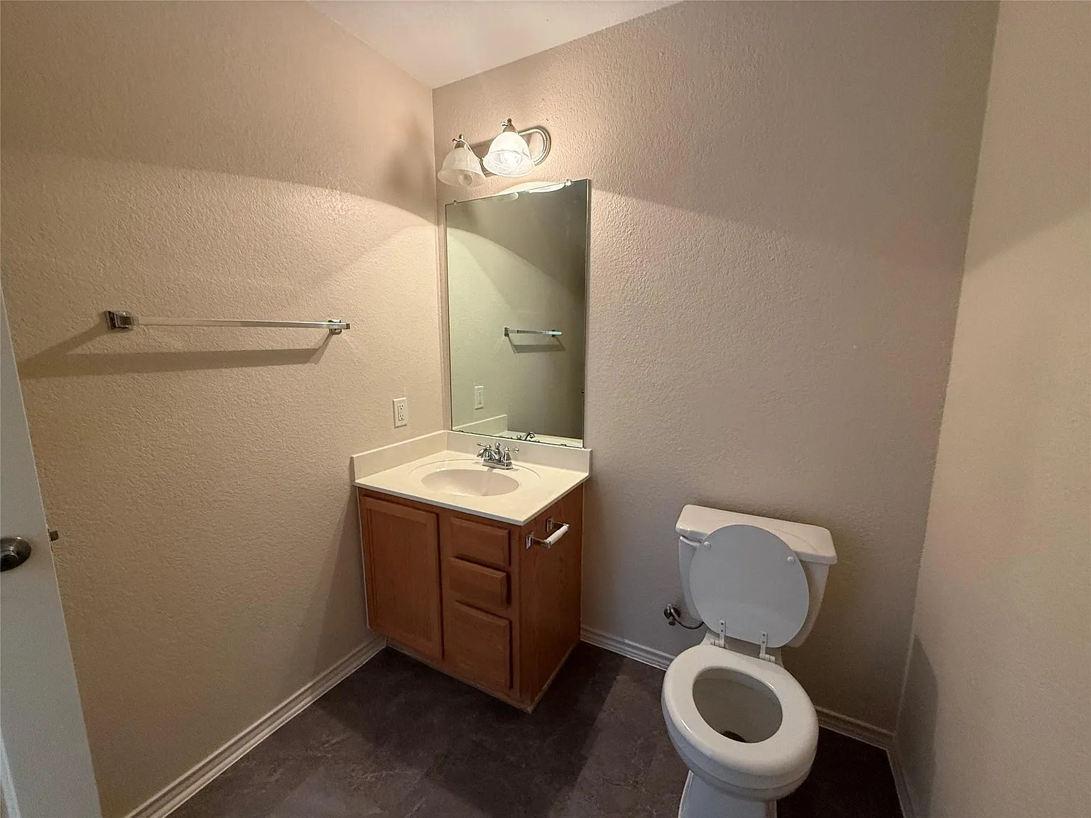 3 bed, 2.5 bath, 1784 sqft, $1,845 — Photo 3