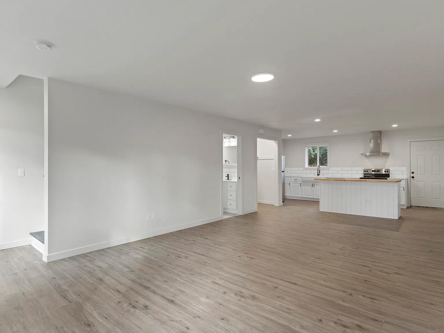 3 bed, 1306 sqft, $2,150 — Photo 4