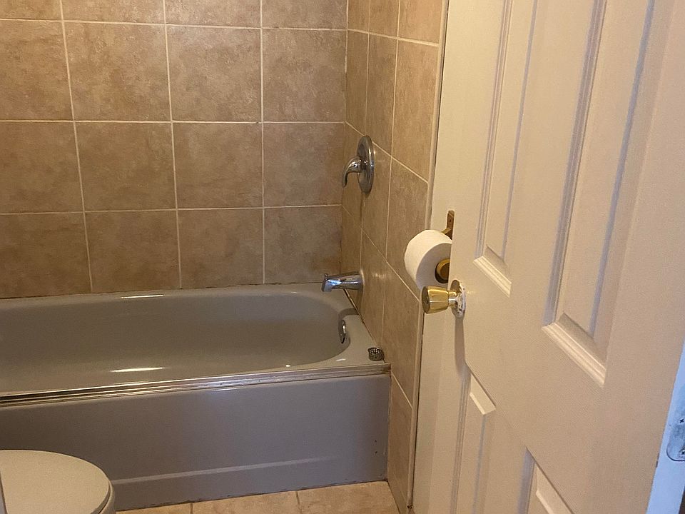 1st image of 140 Sotzen Ave Floor 1
