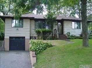 890 Terry Rd, Hauppauge, NY 11788