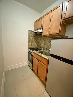 Rented by Avenues Real Estate | media 26