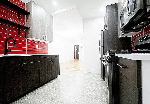 2nd image of 275 Kosciuszko St #401