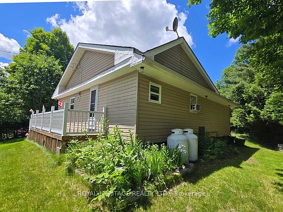4th image of 1021 Spruce Trl #15