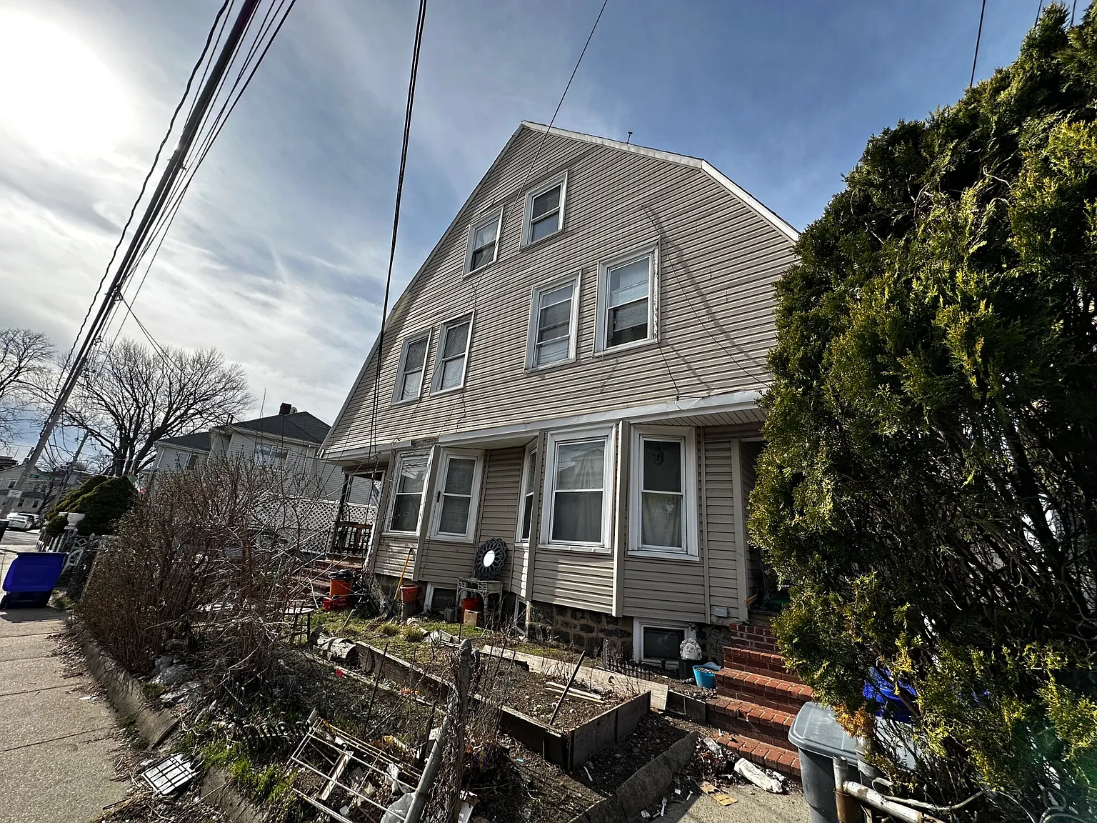 6 bed, 2500 sqft, $5,400 — Photo 1