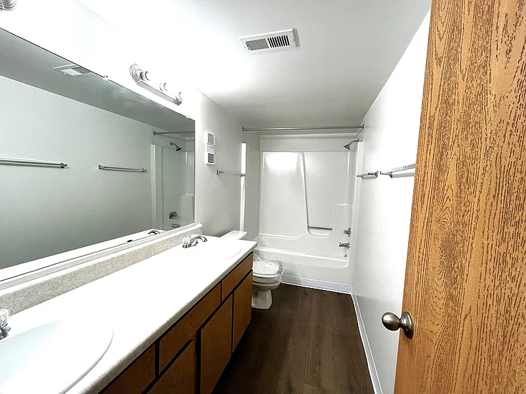 Charter Oaks Apartments — Photo 185