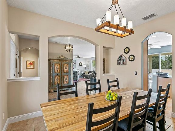 5th image of 623 Crownclover Ave