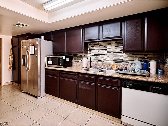 5th image of 3155 Arville St