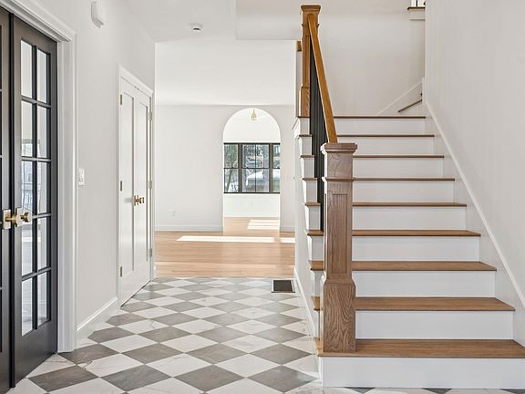 2nd image of 201 Kearsarge Way
