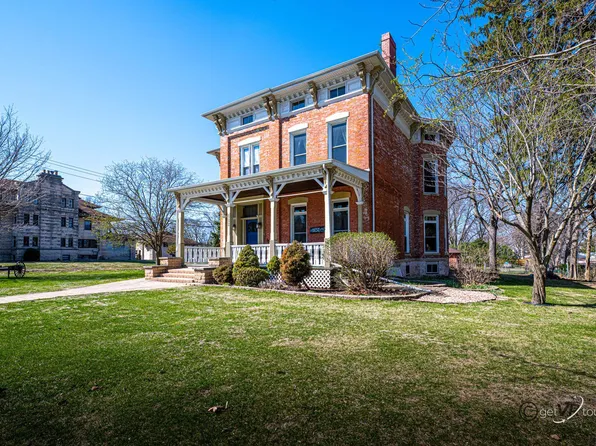 822 W Stephenson St, Freeport, IL 61032