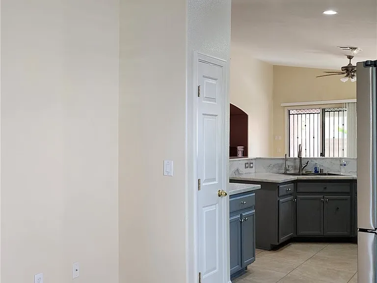 9709 Hawk Cliff Ave — Photo 8