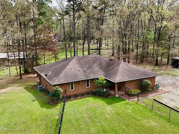 2nd image of 216 Trace Cir