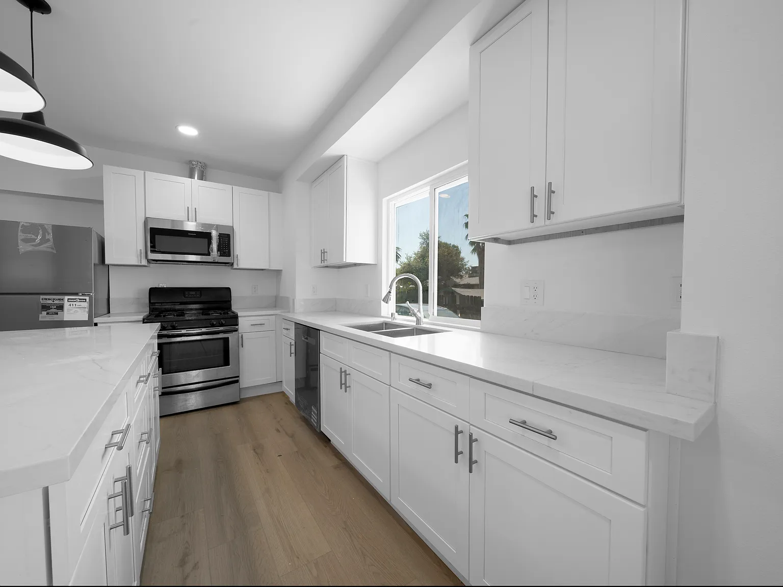 2 bed, 769 sqft, $3,200 — Photo 2