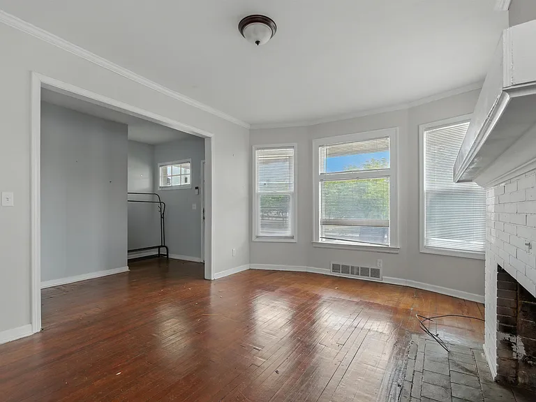 1595 W Grand Blvd — Photo 5