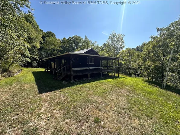 16236 Parkersburg Rd, Elizabeth, WV 26143