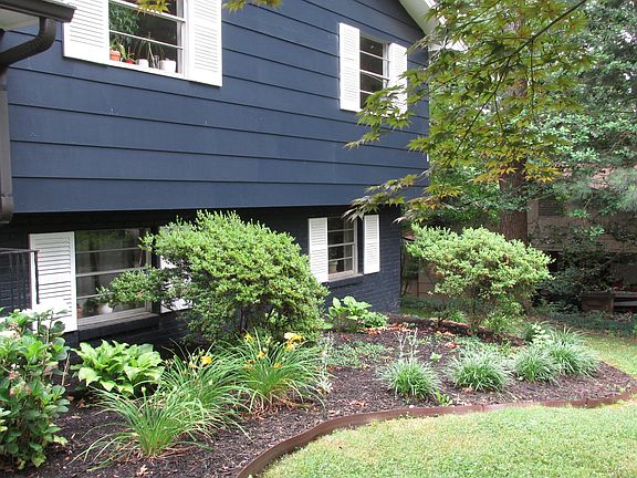 3rd image of 1122 Park Hill Cir