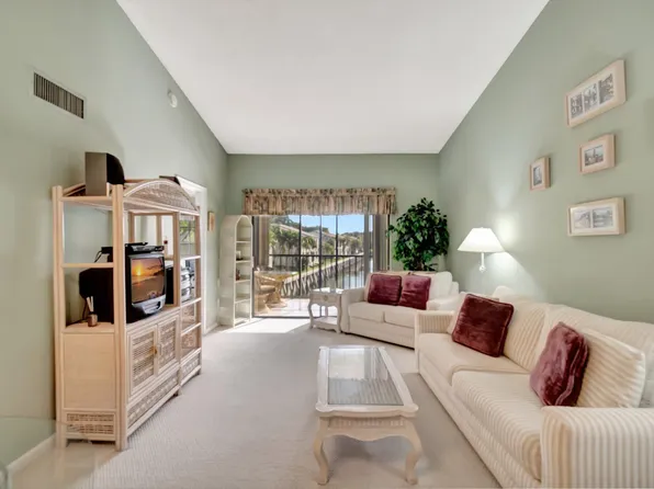 330 Palmwood Place #207, Boca Raton, FL 33431