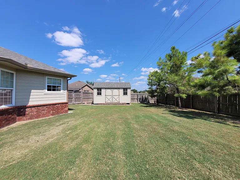 4042 Rosewood Pl — Photo 21