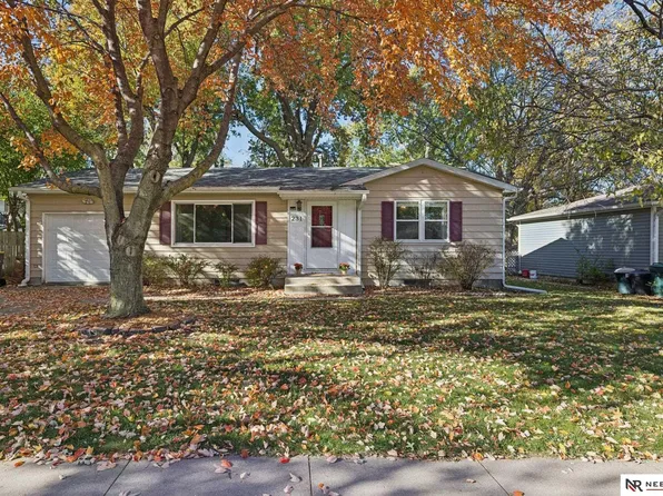231 Redwood Ln, Lincoln, NE 68510
