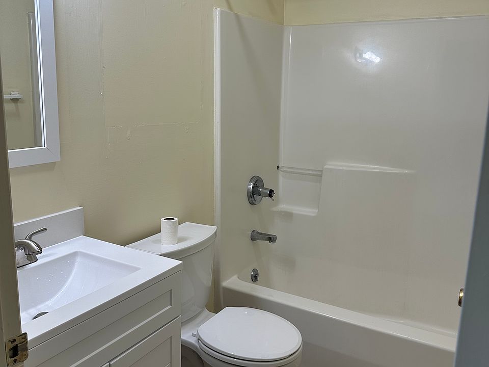 1st image of 117 E Main St #1