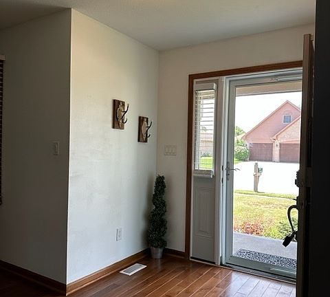 4th image of 2095 Woodstream Dr