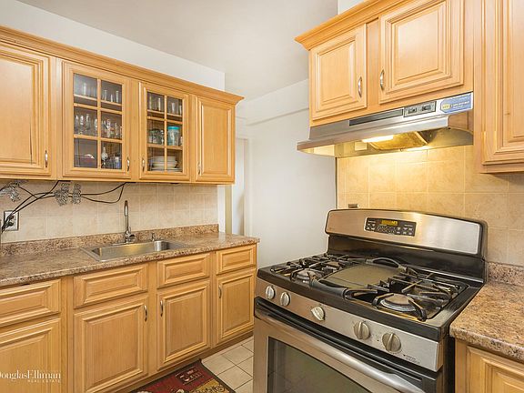 4th image of 8915 Parsons Blvd APT 11G