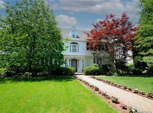 93 Walbridge Rd, West Hartford, CT 06119