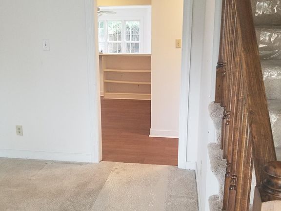 5th image of 7098 Foxlair Dr
