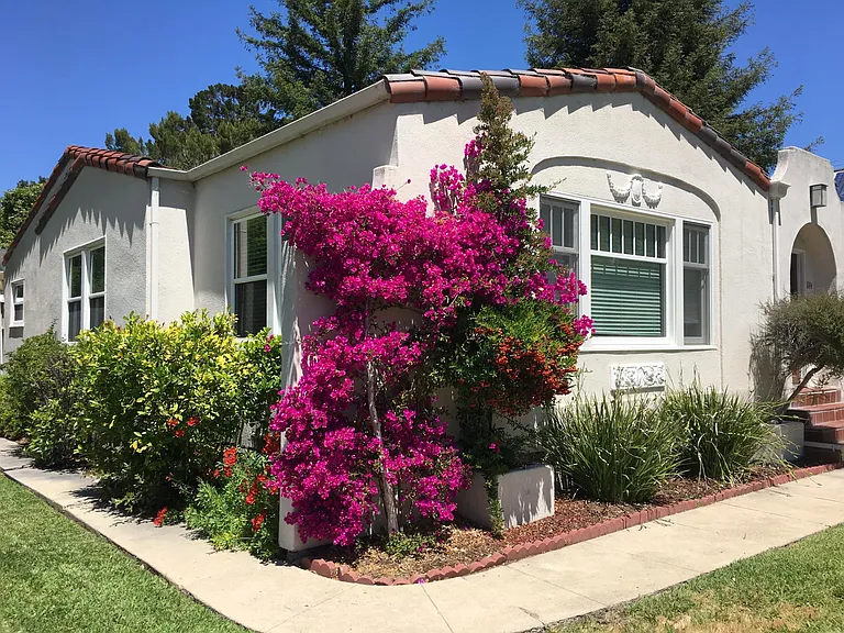 884 College Ave — Photo 1