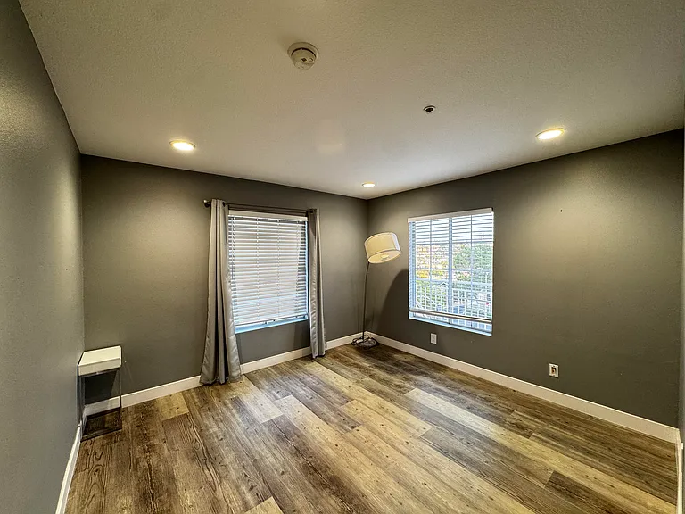 4755 Templeton St — Photo 14