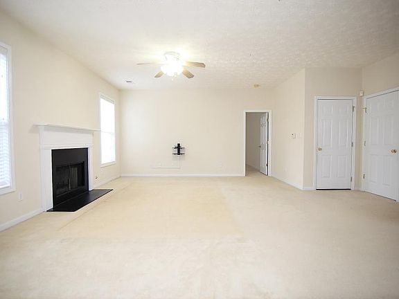 5th image of 1070 Maple Leaf Dr